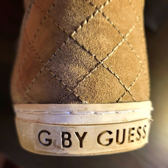 GUESS SIZE 8.5 HIGH TOP SUEDE TAUPE TENNIS SHOE STYLE - Picture 3 of 4